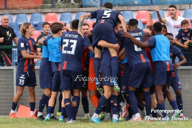 Foto esultazione del Cosenza