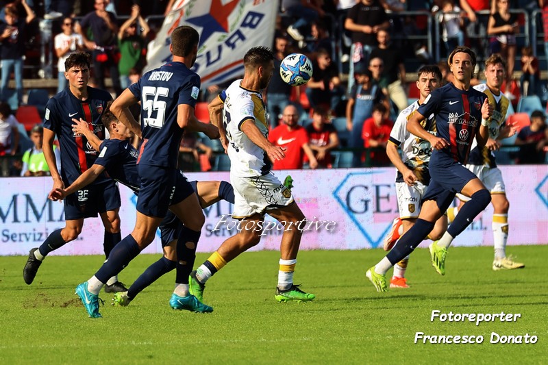 Cosenza e Juve Stabia si dividono la Posta: 1-1 nel Match Ricco di Emozioni