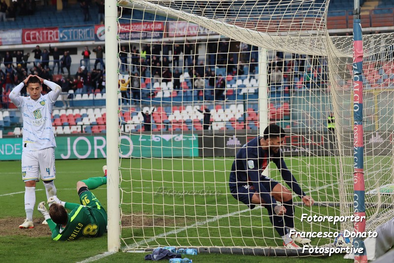 Cosenza-Carrarese 1-0: Ritorno alla Vittoria per i Lupi